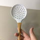 Escumadeira De Silicone Marmorizado Com Cabo De Bambu - Yoi