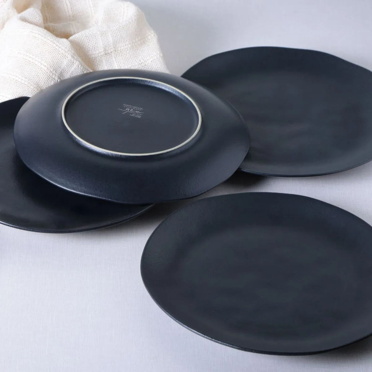 Aparelho de Jantar Orgânico Preto Matte com 16 Peças de Stoneware - Porto Brasil
